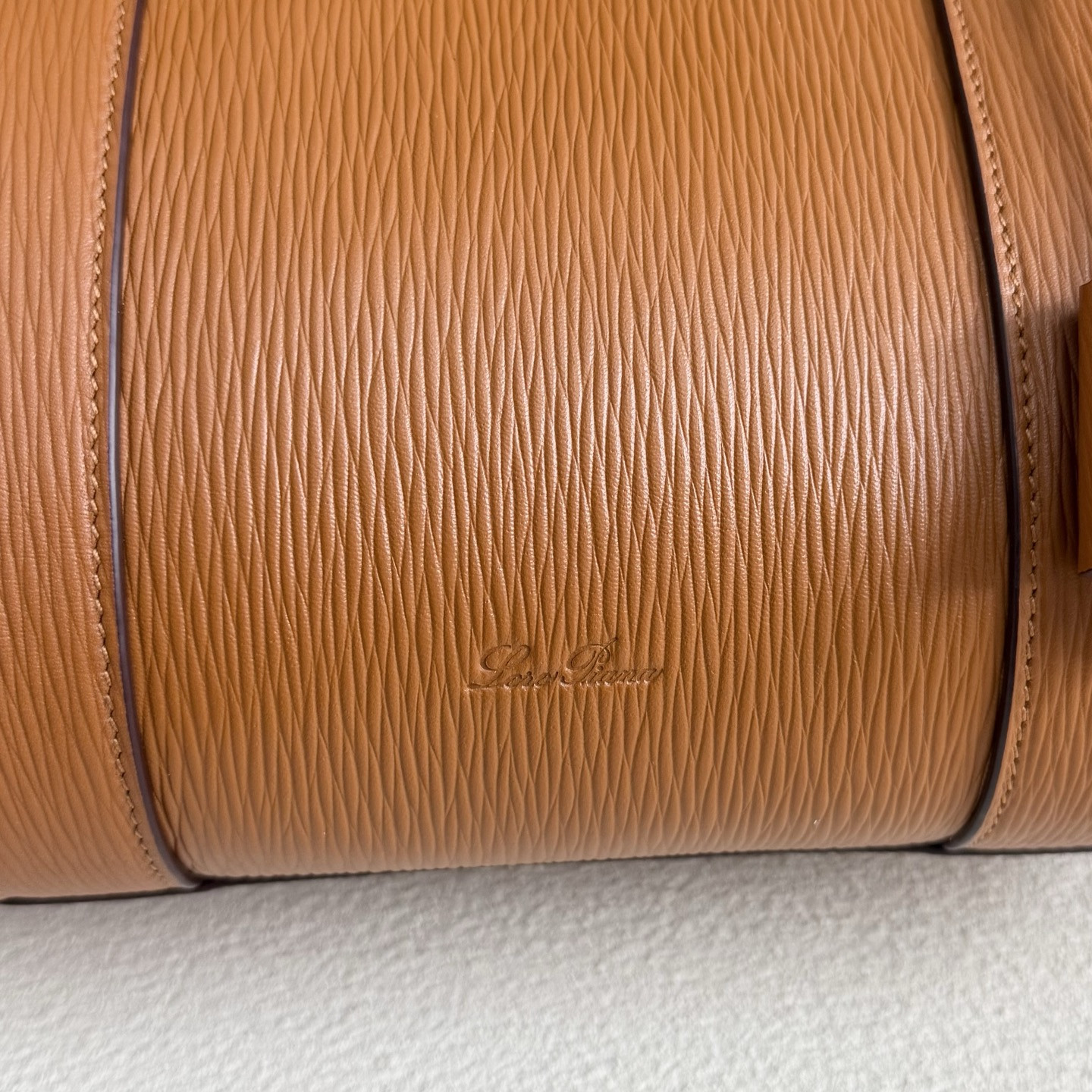 L**o p*ana loom l32 calfskin 33x23x18cm