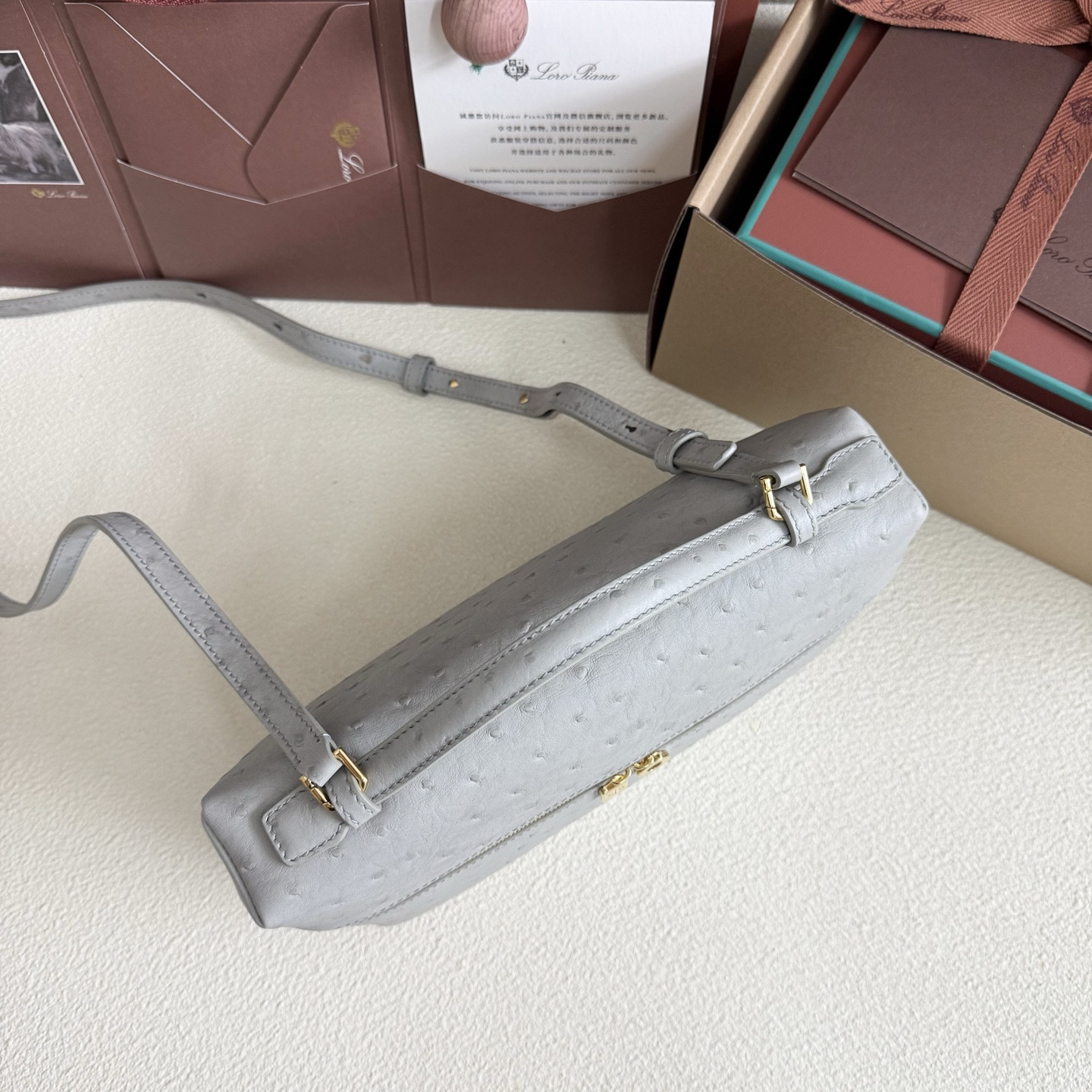 L**o p*ana extra pocket l27 ostrich-grained leather 16x27x10cm